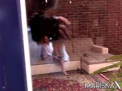 Grosser schwanz, Blasen, Kehlenfick, Lingerie, Schreiend, Dürr, Strümpfe, Titten