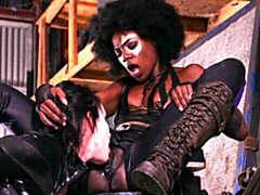 Grote kont, Grote mammen, Vingeren, Zoenen, Likken, Kut duiken, Geschoren, Strippen