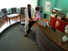 Leie, Arzt, Handjob, Küssen, Büro, Muschi, Uniform, Spanner