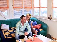 Enthousiasteling, Grote mammen, Pijpbeurt, Diep in de keel, Vingeren, Hd, Moeder die ik wil neuken, Tieten likken