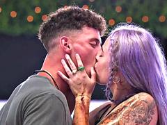 ブロンド, ハードコア, キス, ソフトコア