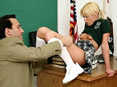 18 ans, Cul, Grosse bite, Sucer une bite, En levrette, Seins naturels, Maigrichonne, Adolescente