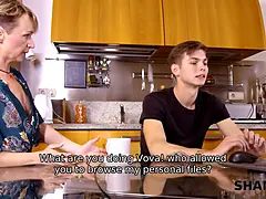 Blond, Pijpbeurt, Stel, Hd, Keuken, Rijpe lesbienne, Kousen, Tieten likken