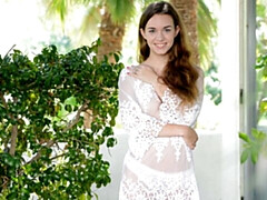 Brunette brune, Doigter, Lingerie, Masturbation, Seins naturels, De plein air, Solo, Nénés