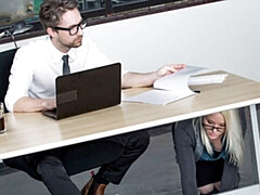 Grosse bite, Blonde, Sucer une bite, En levrette, Seins naturels, Bureau, Adolescente, Nénés