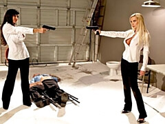 Grosser arsch, Grosser schwanz, Grosse titten, Blasen, Hundestellung, Frau frau mann, Milf, Titten