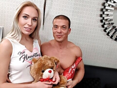 ブロンド, フェラチオ, バック, オナニー, 剃毛, ティーン, おもちゃ