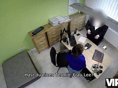 18 jaar, Grote mammen, Rondborstig, Europees, Geld, Kantoor, Zoon, Tiener