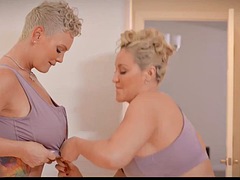 Tussi, Fetisch, Gruppe, Hardcore, Massage, Milf, Stiefmutter, Flotter dreier