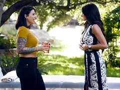 MILFs with black hair get it on in nature