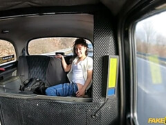 Stiefel, Braunhaarige, Auto, Aufs gesicht abspritzen, Jeans, Latina, Pov, Tätowierung