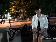 Tetona, Fetiche, Despelote, Madres para coger, Tetas naturales, Al aire libre, Público, Solo