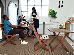 Gros cul, Sucer une bite, Double pénétration, Talons, Interracial, Cuir, Piercing, Chatte