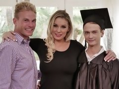 Grote kont, Grote mammen, Blond, Pijpbeurt, Hondjeshouding, Harig, Moeder die ik wil neuken, Tieten likken