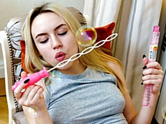 18 ans, Cul, Blonde, Doigter, Seins naturels, Maigrichonne, Dénudage, Adolescente