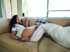 Leie, Asiatisch, Schwarz, Masturbation, Natürlichen titten, Zierlich, Solo, Tätowierung