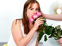 18 jaar, Grote kont, Grote mammen, Pijpbeurt, Hondjeshouding, Kort haar, Mager, Tiener