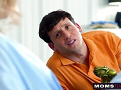 Grote lul, Grote mammen, Blond, Pijpbeurt, Vrouw, Ondergoed, Moeder die ik wil neuken, Moeder