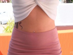 En gros plan de très près, Extrême, Massage, Masturbation, Orgasme, Public, Solo, Gicler