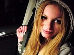 Blonde, Sucer une bite, Voiture, Éjaculer dans la bouche, Tir de sperme, Léchez, De plein air, Tatouage