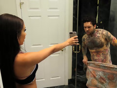 Salle de bains, Noire, Sucer une bite, Noir ébène, Faciale, Interracial, Douche, Mouillée