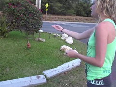 Anal, Plage, Blonde, Doigter, Petite amie, Petite femme, Public, Fumer