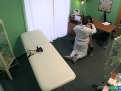 Enthousiasteling, Arts, Hondjeshouding, Vingeren, Likken, Verpleegster, Kantoor, Uniformpje