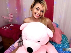 Gros cul, Grosse bite, Blonde, Sucer une bite, En levrette, Fille latino, Maigrichonne, Adolescente