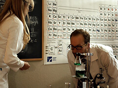 Brillen, Hakken, Zoenen, Rijpe lesbienne, Panty, Kut duiken, Rok, Uniformpje