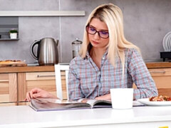 Большая жопа, Большой член, Блондинки, Минет, На кухне, Натуральные сиськи, Короткая стрижка, Сиськи