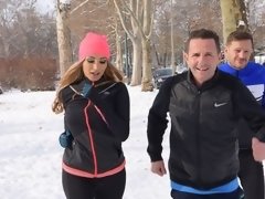 Grosser arsch, Blondine, Hundestellung, Gruppe, Handjob, Mann mann frau, Natürlichen titten, Flotter dreier