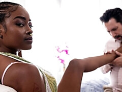 18 ans, Gros cul, Grosse bite, Gros seins, Sucer une bite, Noir ébène, Maigrichonne, Adolescente