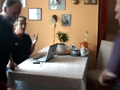 Grosser arsch, Grosse titten, Blasen, Braunhaarige, Spermaladung, Schwanz, Gruppensex, Hd