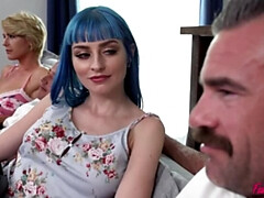 Gros cul, Gros seins, Blonde, Sucer une bite, En levrette, Famille, Le plan cul à quatre, Maman