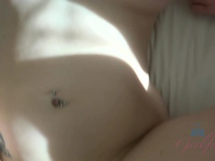 Gros seins, Branlette thaïlandaise, Lunettes, Lesbienne, Petite femme, Piercing, Se déshabiller, Nénés