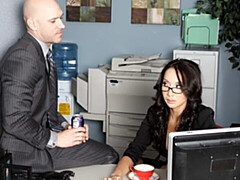 アジア人, デカ尻, デカチン, デカパイ, フェラチオ, 茶髪の, バック, 淫乱熟女