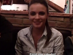 Tetas grandes, Mamada, Novio, Morena, Corridas faciales, Novia, Dinero, Trio