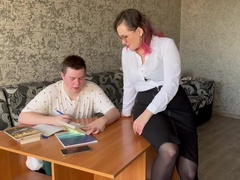 Jonge meid, Universiteit, Sperma in gezicht, Brillen, Russisch, Kousen, Student, Uniformpje