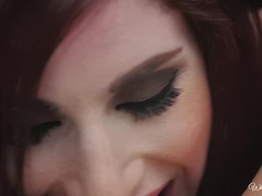 Kleid, Lecken, Natürlichen titten, Piercing, Muschi, Kurzes haar, Tätowierung, Titten