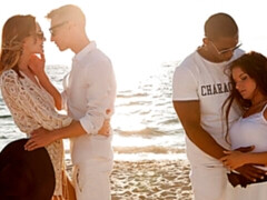 Gros cul, Grosse bite, Gros seins, Sucer une bite, En levrette, Le plan cul à quatre, Interracial, Adolescente