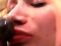 18 jaar, Blond, Sperma in gezicht, Interraciaal, Natuurlijke tieten, Realiteit, Tatoeage, Tiener