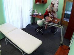 Amateur, Salle de bains, Médecin, Doigter, Argent, Chatte, Voyeur, Mouillée