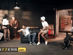 Большая жопа, Большой член, Семяизвержение, Двойное проникновение, Групповуха, Хд, Межрасовый секс, Чулки