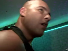 69, 着衣女と全裸男, 口内発射, イく瞬間, レザー, なめる, パーティ, オッパイの