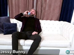 Gros seins, Sucer une bite, Éjaculer dans la bouche, Tir de sperme, Faciale, Branlette thaïlandaise, Talons, Avaler