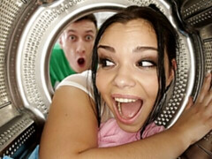 In den arsch, Bad, Grosser arsch, Grosse titten, Blasen, Braunhaarige, Hundestellung, Fingern