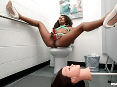 デカ尻, デカチン, デカパイ, フェラチオ, バック, ガリガリ, ティーン, トイレ