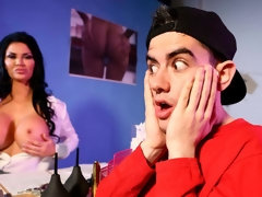 お尻, デカパイ, フェラチオ, 茶髪の, 捕まる, 手コキする, なめる, 淫乱熟女