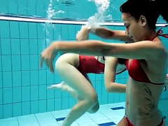 Badpak, Fetisj, Lesbisch, Buiten, Openbaar, Geschoren, Douche, Tieten likken