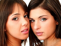 茶髪の, 指いじり, キス, レズビアン, 下着, オマンコ, 剃毛, ストリッピング